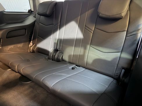 Used 2018 Cadillac Escalade Luxury RWD image 41