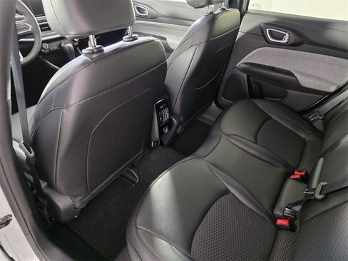 New 2026 Jeep Compass Latitude image 15