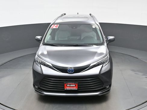 Used 2025 Toyota Sienna XLE FWD image 37
