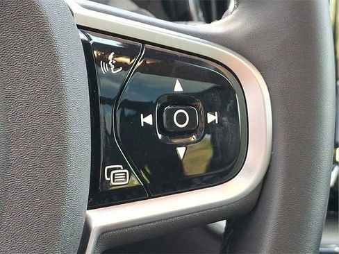 Certified 2025 Volvo XC60 B5 Plus image 19