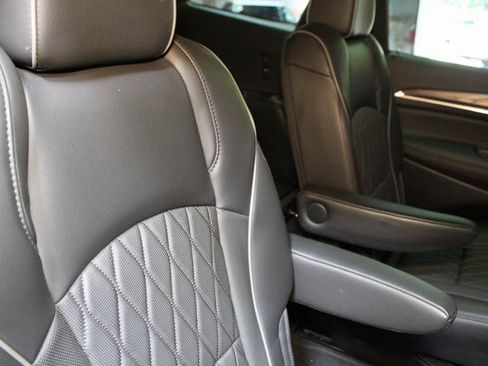 Used 2023 Buick Enclave Avenir image 12