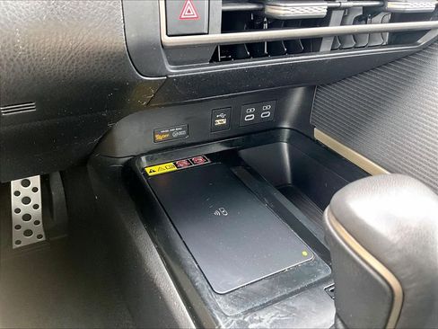 Used 2025 Toyota Camry SE FWD image 27