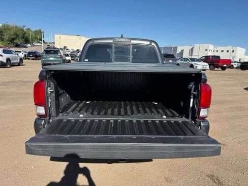 Used 2016 Toyota Tacoma TRD Off-Road AWD/4WD image 13