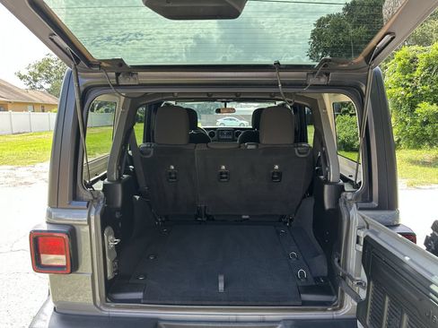 Used 2018 Jeep Wrangler Unlimited Sport S AWD/4WD image 14