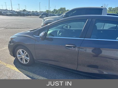 Used 2017 Chevrolet Cruze LT FWD image 16