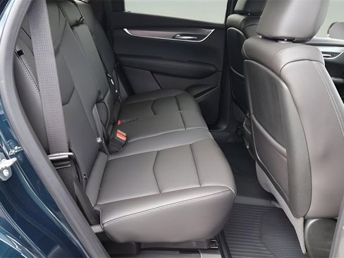 New 2026 Cadillac XT5 Luxury w/ LPO, ONYX Package image 17
