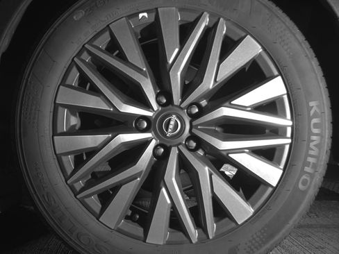 Used 2025 Nissan Altima 2.5 SV FWD image 14