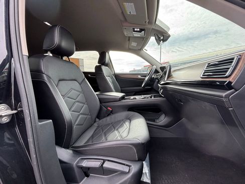 Used 2024 Volkswagen Atlas SE image 16