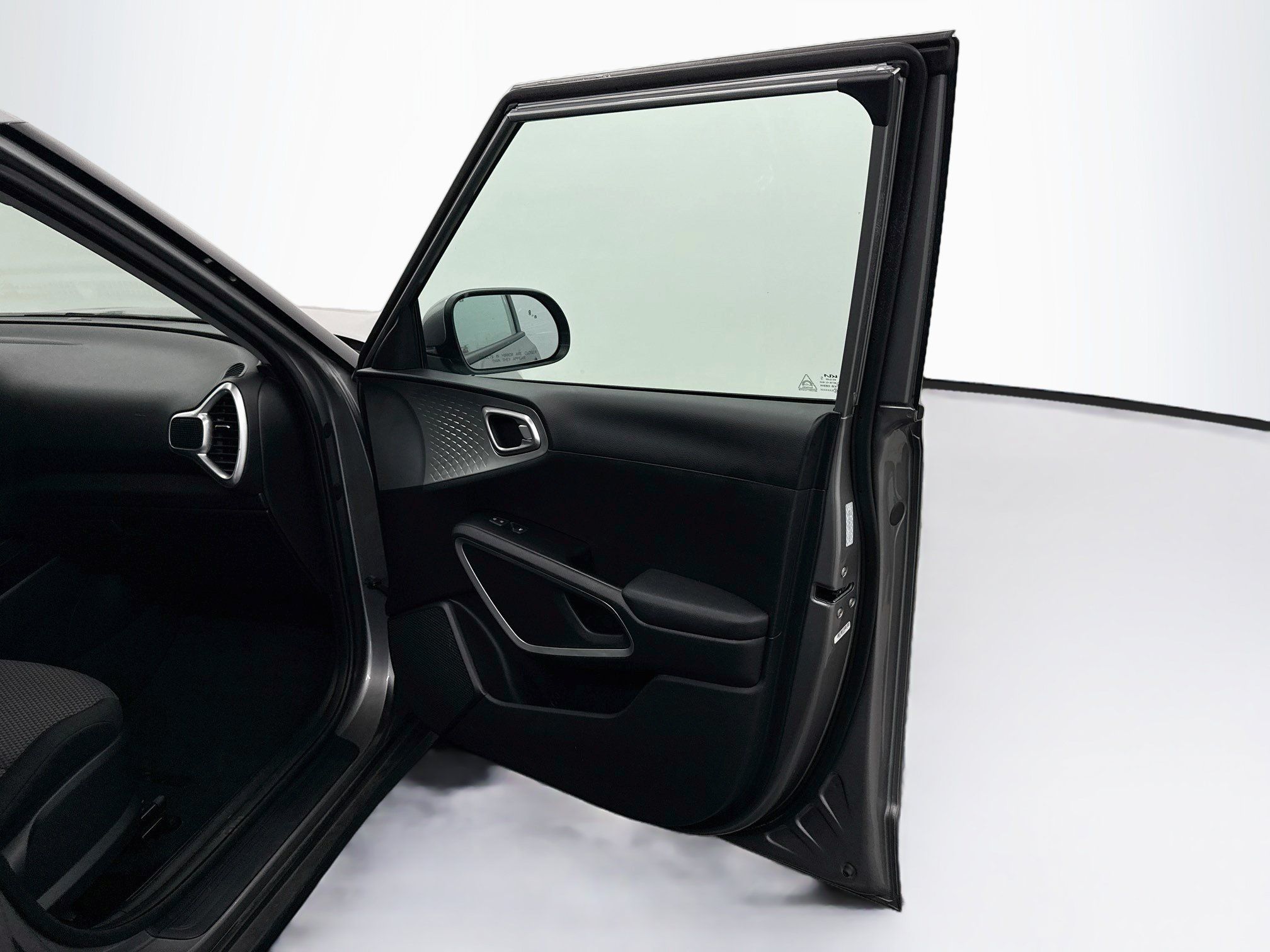 Used 2025 Kia Soul LX w/ LX Technology Package FWD image 30