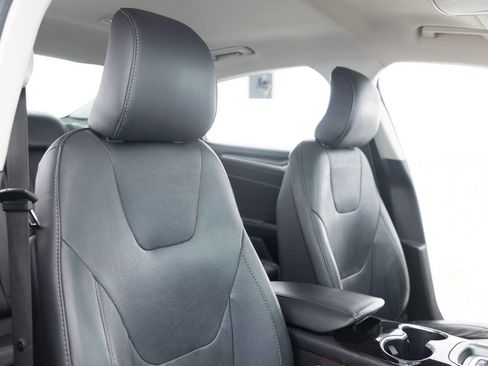 Used 2016 Ford Fusion Titanium image 26