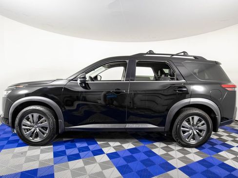 Used 2022 Nissan Pathfinder SV FWD image 8