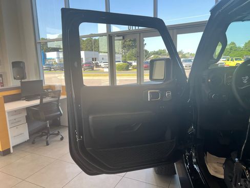 New 2025 Jeep Wrangler Unlimited Rubicon 392 image 21