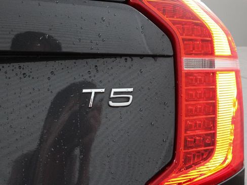 Used 2022 Volvo XC90 T5 Momentum w/ Climate Package FWD image 34