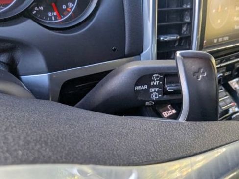 Used 2014 Porsche Cayenne Platinum Edition image 28