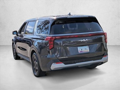 Used 2025 Kia Carnival image 7