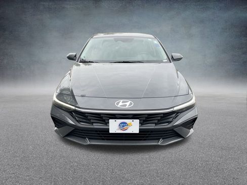Used 2025 Hyundai Elantra SE image 35