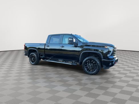Used 2025 Chevrolet Silverado 2500 LT w/ Trail Boss Package AWD/4WD image 2