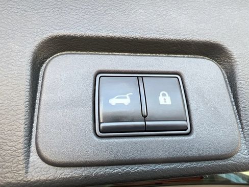 Used 2023 Nissan Rogue SL AWD/4WD image 14