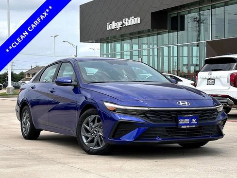 Used 2024 Hyundai Elantra SEL image 1