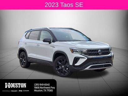 Used 2023 Volkswagen Taos SE w/ Panoramic Sunroof Package