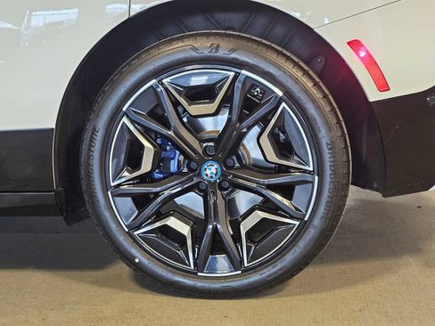 Used 2024 BMW iX xDrive50 w/ Premium Package AWD/4WD image 8