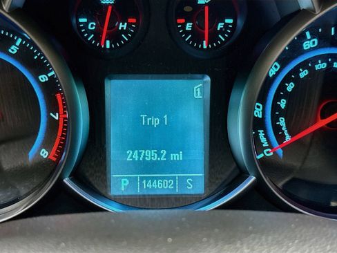 Used 2011 Chevrolet Cruze LT FWD image 15