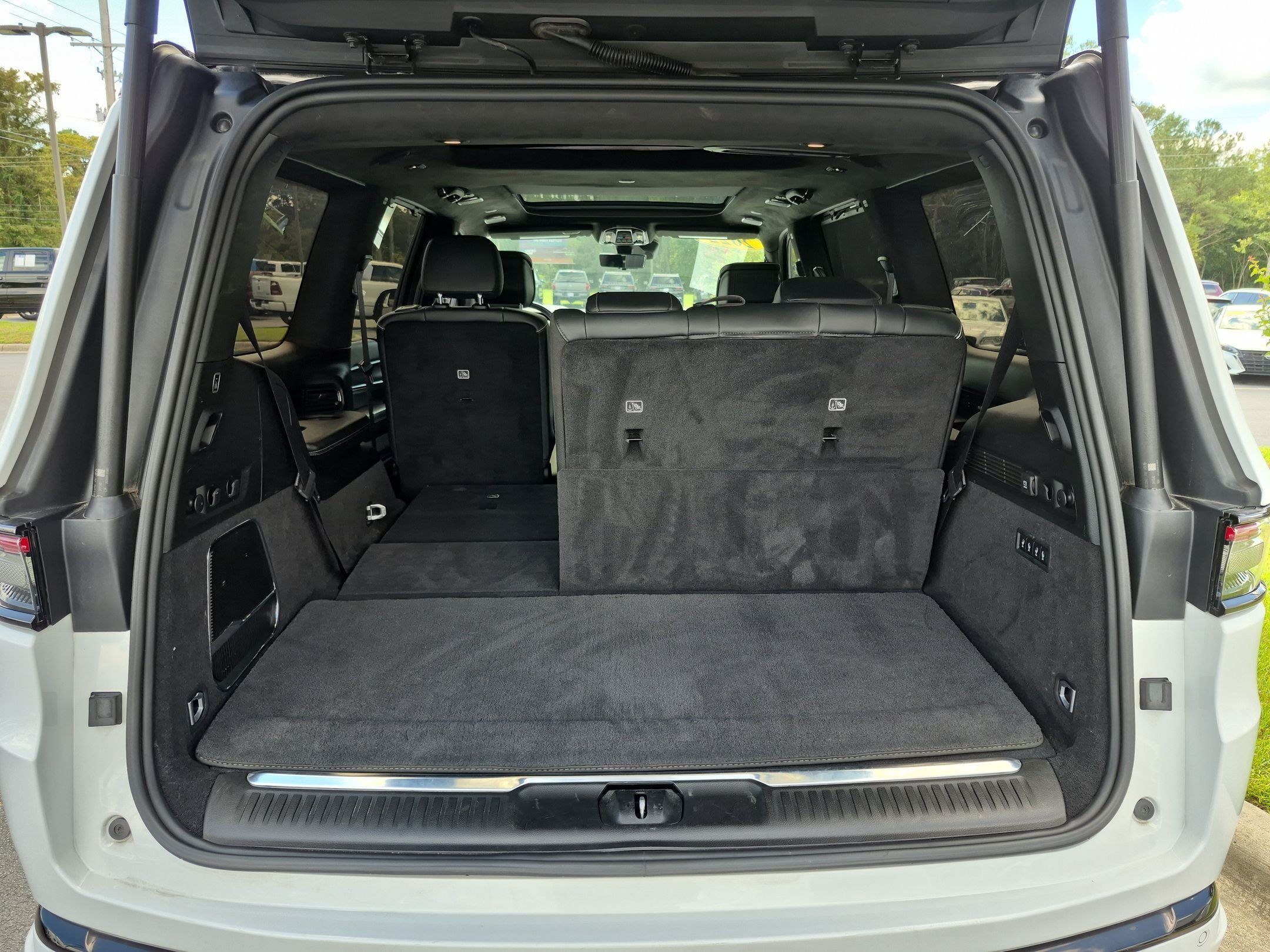 Used 2022 Jeep Grand Wagoneer Series II AWD/4WD image 24