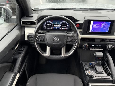 Used 2024 Toyota Tacoma TRD Off-Road image 12