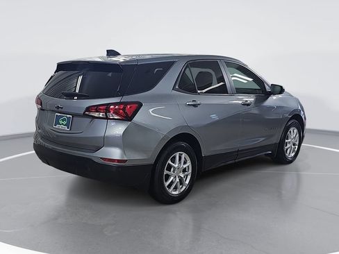 Used 2024 Chevrolet Equinox LS w/ LS Convenience Package FWD image 3