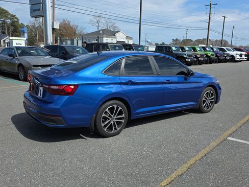 Used 2024 Volkswagen Jetta Sport image 5