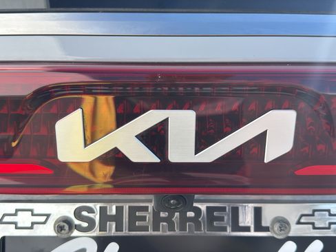 Used 2024 Kia Carnival SX FWD image 8
