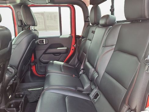 Used 2023 Jeep Gladiator Rubicon w/ Dual Top Group AWD/4WD image 16