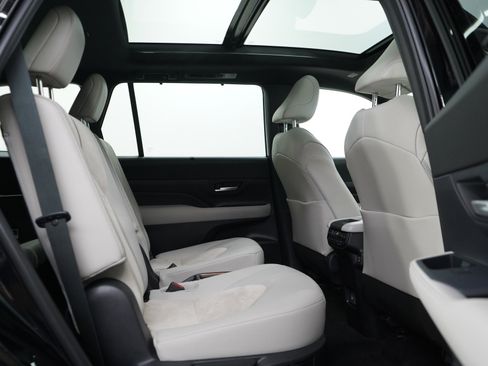 Used 2026 Toyota Grand Highlander AWD Hybrid image 13