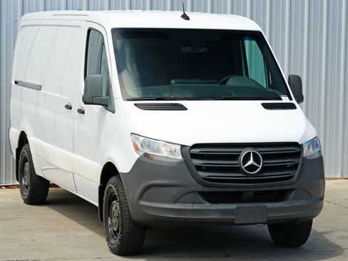 Used 2019 Mercedes-Benz Sprinter 1500 w/ Front Bench Seat Package image 38