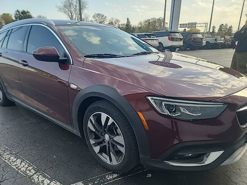 Used 2018 Buick Regal Preferred w/ Sights and Sounds Package AWD/4WD image 1