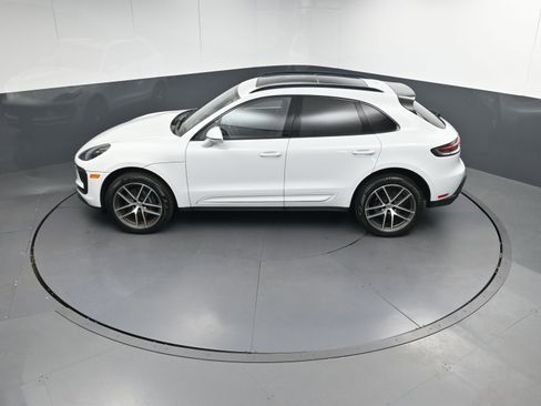 Used 2022 Porsche Macan image 34