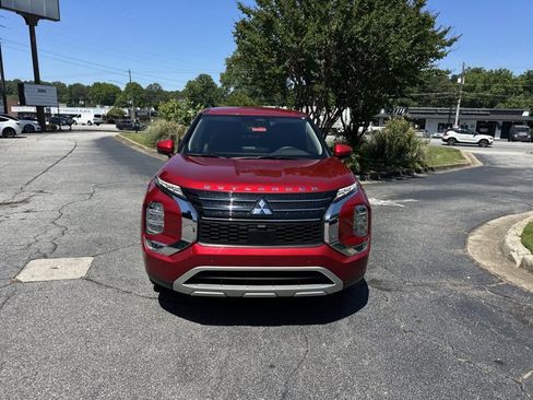Used 2023 Mitsubishi Outlander SE FWD image 3