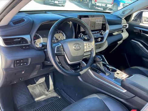 Used 2022 Toyota Highlander Platinum image 17