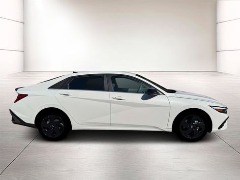 New 2026 Hyundai Elantra SEL Sport Premium image 9