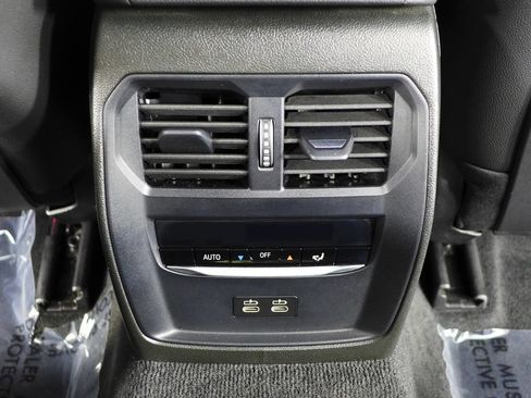 Used 2024 BMW 330i Sedan w/ Convenience Package RWD image 24