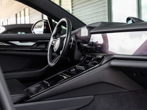 Certified 2025 Porsche Panamera image 45