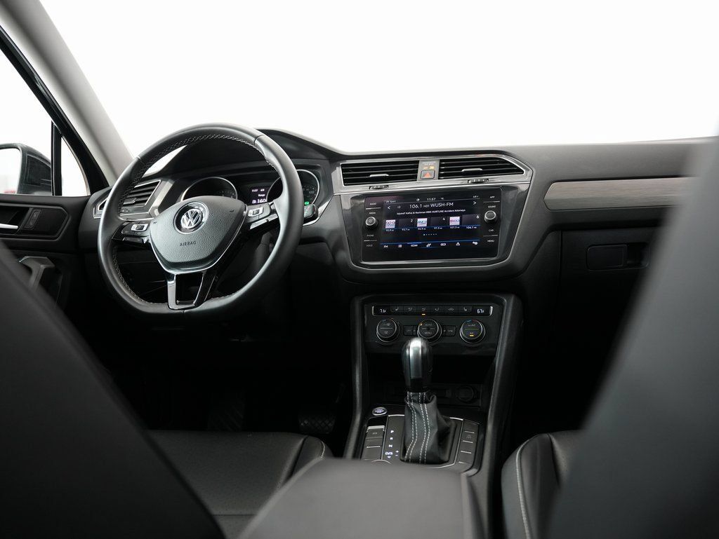 Used 2021 Volkswagen Tiguan SE w/ Panoramic Sunroof Package AWD/4WD image 10
