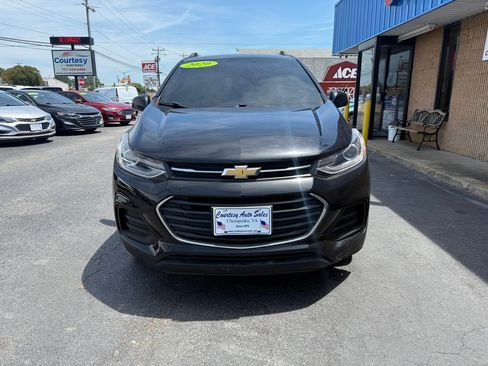 Used 2020 Chevrolet Trax LT w/ Driver Confidence Package AWD/4WD image 2