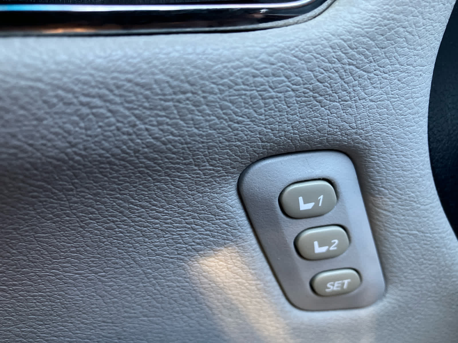 Used 2014 Toyota Avalon Limited FWD image 11