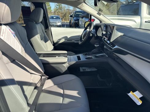 New 2025 Toyota Sienna XLE image 34