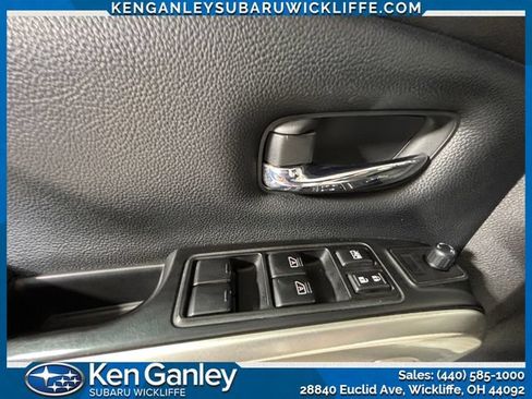 Used 2017 Nissan Titan SV AWD/4WD image 11