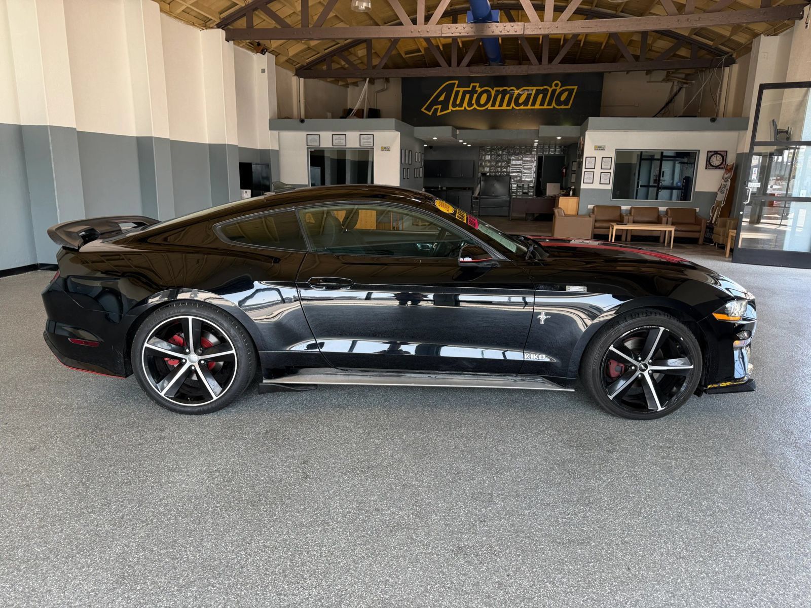 Used 2018 Ford Mustang Coupe w/ Black Accent Pkg RWD image 8