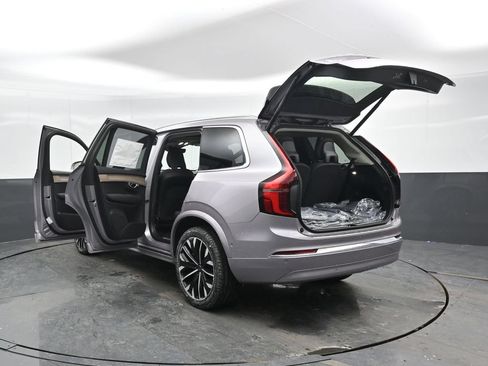 New 2026 Volvo XC90 B5 Plus w/ Protection Package AWD/4WD image 45