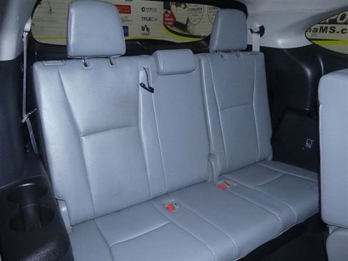 Used 2021 Toyota Highlander XLE AWD/4WD image 23