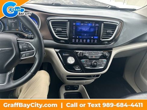 Used 2017 Chrysler Pacifica Touring-L w/ Tire & Wheel Group image 16